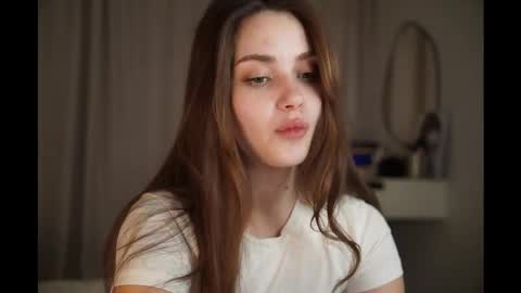 Scarlet online show from December 2025 06:01:02 PM