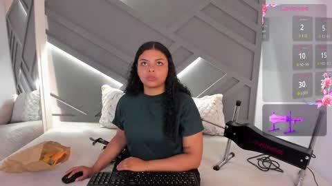 Snapshot of scarlett__2 chatting on May 2026 02:01:01 PM Scarlett online show from May 2026 02:01:01 PM