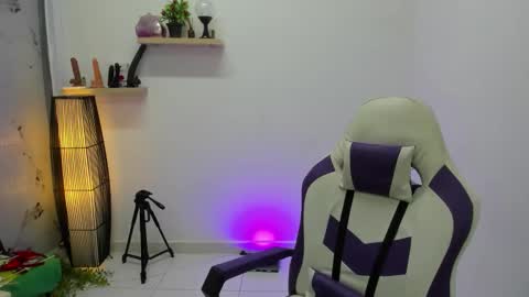 Snapshot of scarlett_enjoy1 chatting on November 2025 01:35:02 PM scarlett_enjoy1 online show from November 2025 01:35:02 PM