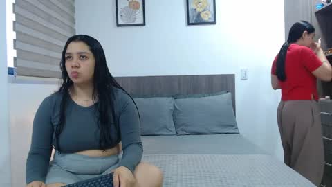 Scarlett and Jazmin online show from May 2026 11:07:01 AM