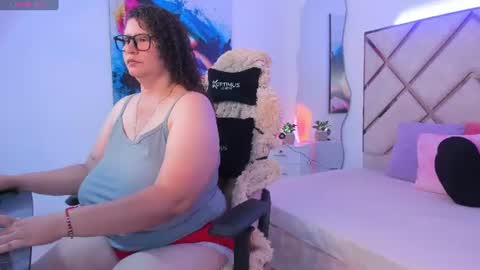 Snapshot of scarlett_moo chatting on June 2026 07:51:02 PM vanessa online show from June 2026 07:51:02 PM