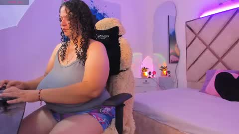 Snapshot of scarlett_moo chatting on July 2026 02:18:02 PM vanessa online show from July 2026 02:18:02 PM