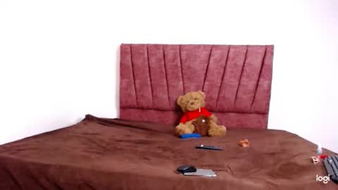 Scarlett And Benn.... online show from April 2026 12:24:01 AM
