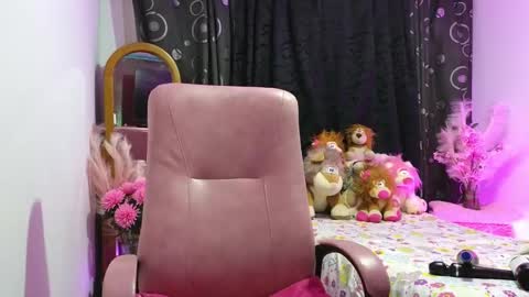 Snapshot of scarletteowens chatting on December 2024 11:53:01 PM Scarlette online show from December 2024 11:53:01 PM