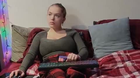 Snapshot of scarredthighs chatting on December 2025 06:45:02 PM ScarredThighs online show from December 2025 06:45:02 PM