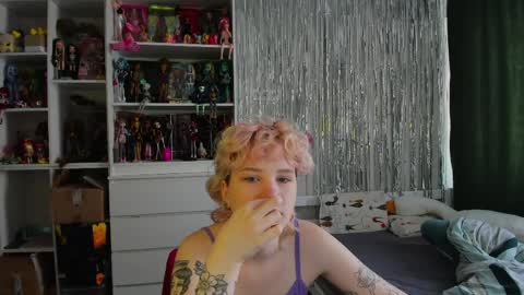 Snapshot of school_love chatting on April 2026 07:06:02 AM Rina online show from April 2026 07:06:02 AM