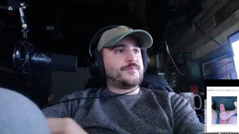 Snapshot of scotchthecat chatting on December 2024 11:18:01 PM Sup online show from December 2024 11:18:01 PM