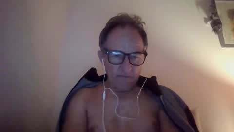Snapshot of scotchwhieskie chatting on April 2026 10:01:02 PM scotchwhieskie online show from April 2026 10:01:02 PM