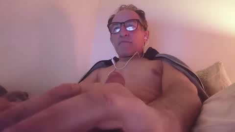 Snapshot of scotchwhieskie chatting on April 2026 11:11:01 PM scotchwhieskie online show from April 2026 11:11:01 PM