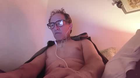 Snapshot of scotchwhieskie chatting on May 2026 10:15:02 PM scotchwhieskie online show from May 2026 10:15:02 PM