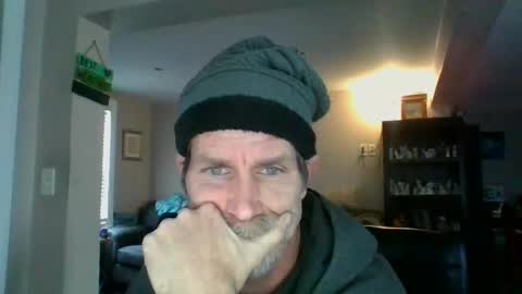 Snapshot of scroach11 chatting on January 2025 06:18:01 PM GettOffMyLawn online show from January 2025 06:18:01 PM