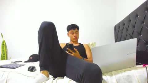 Snapshot of sebastian_dash chatting on January 2025 02:24:02 AM SEBAS online show from January 2025 02:24:02 AM