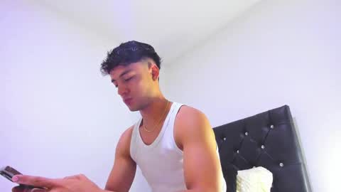 Snapshot of sebastian_dash chatting on January 2025 01:39:02 AM SEBAS online show from January 2025 01:39:02 AM