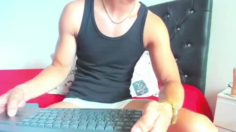 Snapshot of sebastian_dash chatting on February 2025 07:02:01 PM SEBAS online show from February 2025 07:02:01 PM