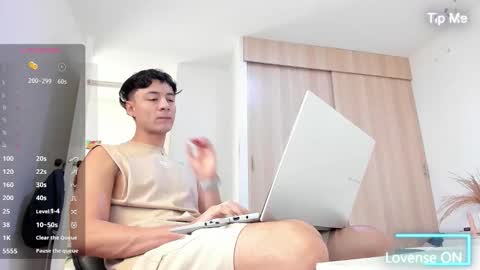 Snapshot of sebastian_dash chatting on October 2025 01:25:01 PM SEBAS online show from October 2025 01:25:01 PM