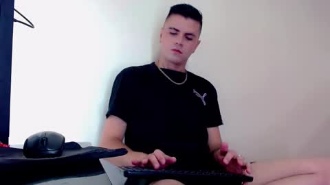 Snapshot of sebastian_loaiza chatting on November 2025 05:17:01 PM Sebastian online show from November 2025 05:17:01 PM