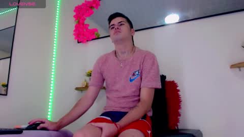 Snapshot of sebastian_loaiza chatting on December 2025 01:04:02 PM Sebastian online show from December 2025 01:04:02 PM