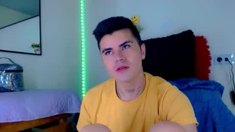 Snapshot of sebastian_loaiza chatting on December 2025 04:01:01 PM Sebastian online show from December 2025 04:01:01 PM