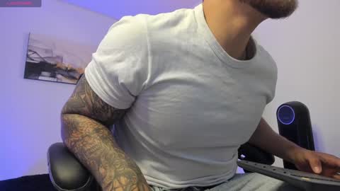 Snapshot of sebastianortizm chatting on December 2024 01:10:01 AM Lucian Sinclair online show from December 2024 01:10:01 AM