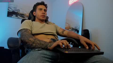 Snapshot of sebastianortizm chatting on January 2025 12:55:02 AM Lucian Sinclair online show from January 2025 12:55:02 AM