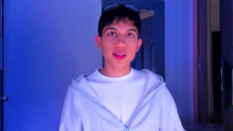 Snapshot of sebax_00 chatting on April 2026 04:37:01 AM Sebastian online show from April 2026 04:37:01 AM