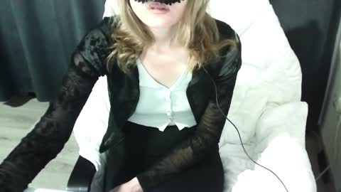 Anni online show from April 2026 11:31:01 PM