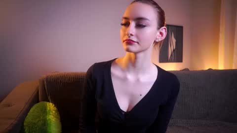 Lily online show from December 2025 11:51:01 AM