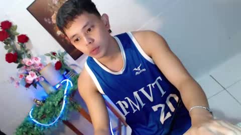 Snapshot of seductive_maxxx chatting on June 2026 09:17:01 AM Max online show from June 2026 09:17:01 AM