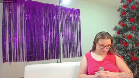 Snapshot of seductive_she_wolf chatting on December 2024 09:17:02 AM seductive_she_wolf online show from December 2024 09:17:02 AM