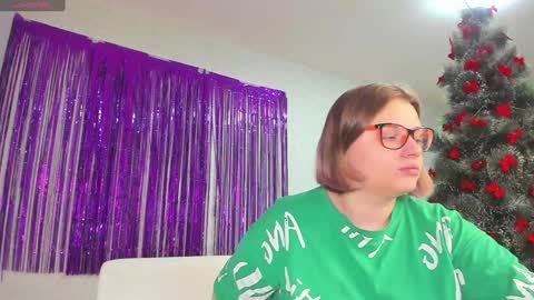 Snapshot of seductive_she_wolf chatting on December 2024 01:28:01 PM seductive_she_wolf online show from December 2024 01:28:01 PM