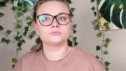 Snapshot of seductive_she_wolf chatting on October 2025 07:03:01 PM seductive_she_wolf online show from October 2025 07:03:01 PM