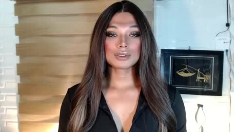 Snapshot of seductivedeluxe69 chatting on February 2025 03:38:01 PM Deluxe online show from February 2025 03:38:01 PM