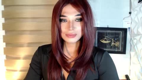 Snapshot of seductivedeluxe69 chatting on February 2025 05:24:01 AM Deluxe online show from February 2025 05:24:01 AM