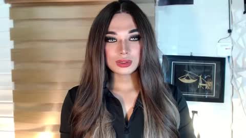 Snapshot of seductivedeluxe69 chatting on March 2025 03:21:02 AM Deluxe online show from March 2025 03:21:02 AM