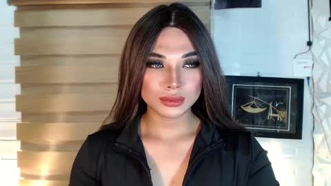 Snapshot of seductivedeluxe69 chatting on March 2025 07:32:02 AM Deluxe online show from March 2025 07:32:02 AM