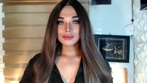 Snapshot of seductivedeluxe69 chatting on March 2025 06:58:01 AM Deluxe online show from March 2025 06:58:01 AM