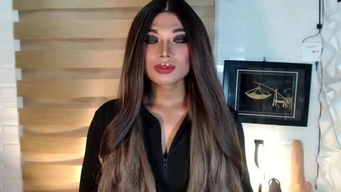 Snapshot of seductivedeluxe69 chatting on March 2025 10:04:01 AM Deluxe online show from March 2025 10:04:01 AM