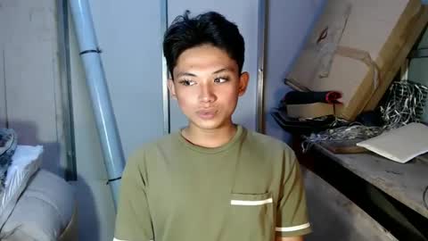 Snapshot of seductivedeluxe69 chatting on March 2025 10:40:02 AM Deluxe online show from March 2025 10:40:02 AM