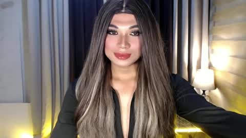 Snapshot of seductivedeluxe69 chatting on March 2025 05:38:02 PM Deluxe online show from March 2025 05:38:02 PM