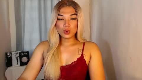 Snapshot of seductivedeluxe69 chatting on September 2025 04:01:01 AM Deluxe online show from September 2025 04:01:01 AM