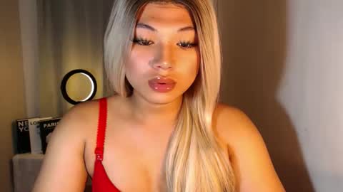 Snapshot of seductivedeluxe69 chatting on September 2025 12:50:01 PM Deluxe online show from September 2025 12:50:01 PM