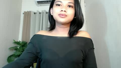 Snapshot of seductivedeluxe69 chatting on June 2026 07:18:01 AM Deluxe online show from June 2026 07:18:01 AM