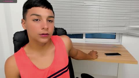 Snapshot of seductivo_jr chatting on December 2025 04:44:02 AM seductivo online show from December 2025 04:44:02 AM