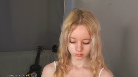 Snapshot of seebunny chatting on June 2026 04:22:01 PM See Its honey bunny im Lana online show from June 2026 04:22:01 PM