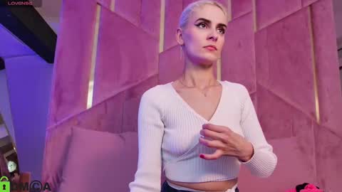 Selena online show from November 2025 04:33:02 AM