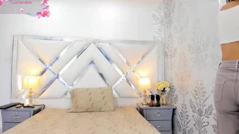 Selena reyess online show from December 2025 12:36:02 PM