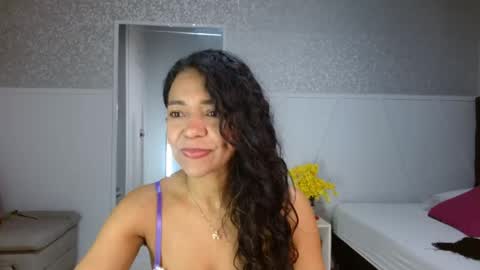 Snapshot of selene_bubble chatting on April 2026 12:20:02 PM Selene online show from April 2026 12:20:02 PM