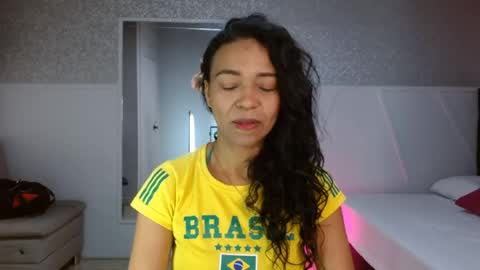 Snapshot of selene_bubble chatting on May 2026 02:33:01 PM Selene online show from May 2026 02:33:01 PM