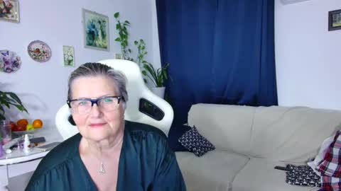 Snapshot of selenna57 chatting on January 2026 06:44:02 PM Selenna online show from January 2026 06:44:02 PM