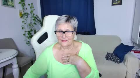 Snapshot of selenna57 chatting on February 2026 06:24:02 PM Selenna online show from February 2026 06:24:02 PM